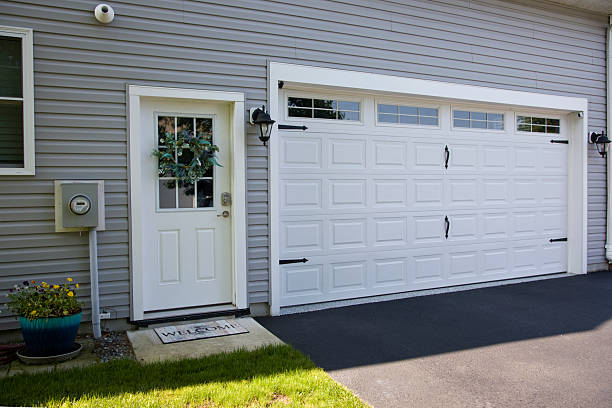 24/7 Emergency Garage Door Panel Replacement experts in Alpine, NJ